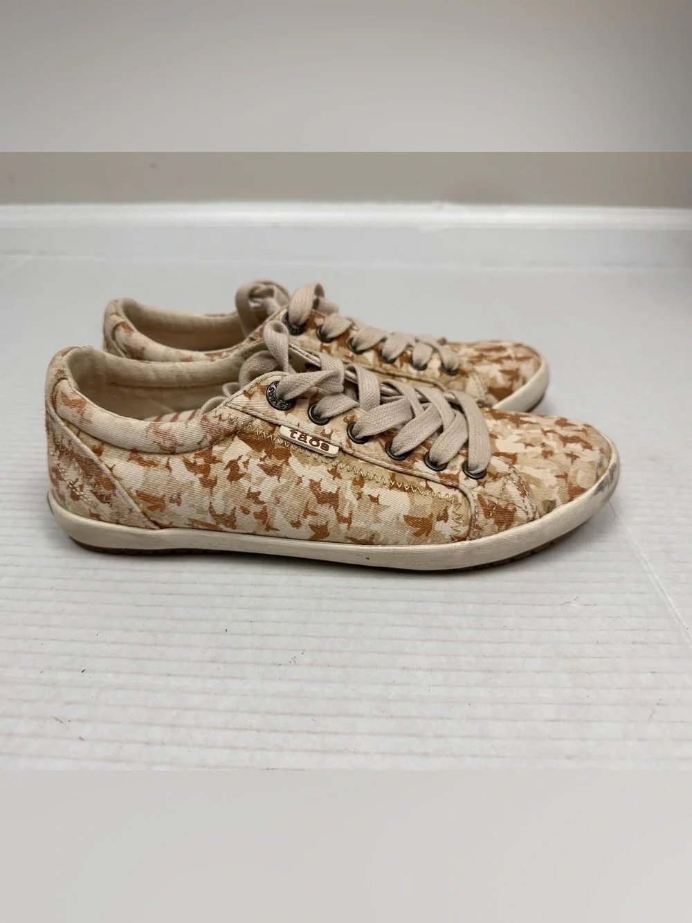 Taos Star Women's Shoes Sneakers Bird Pattern Rare Camouflage Camo Size 7.0